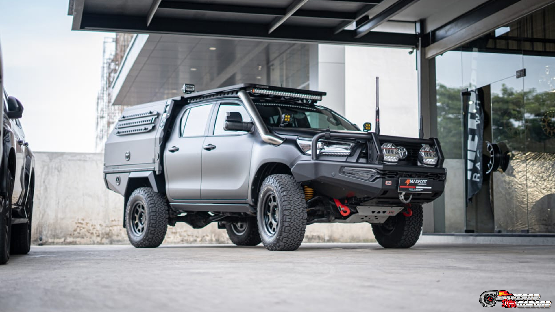 Transformasi Gahar: Toyota Hilux Versi Taktis oleh Maxfort
