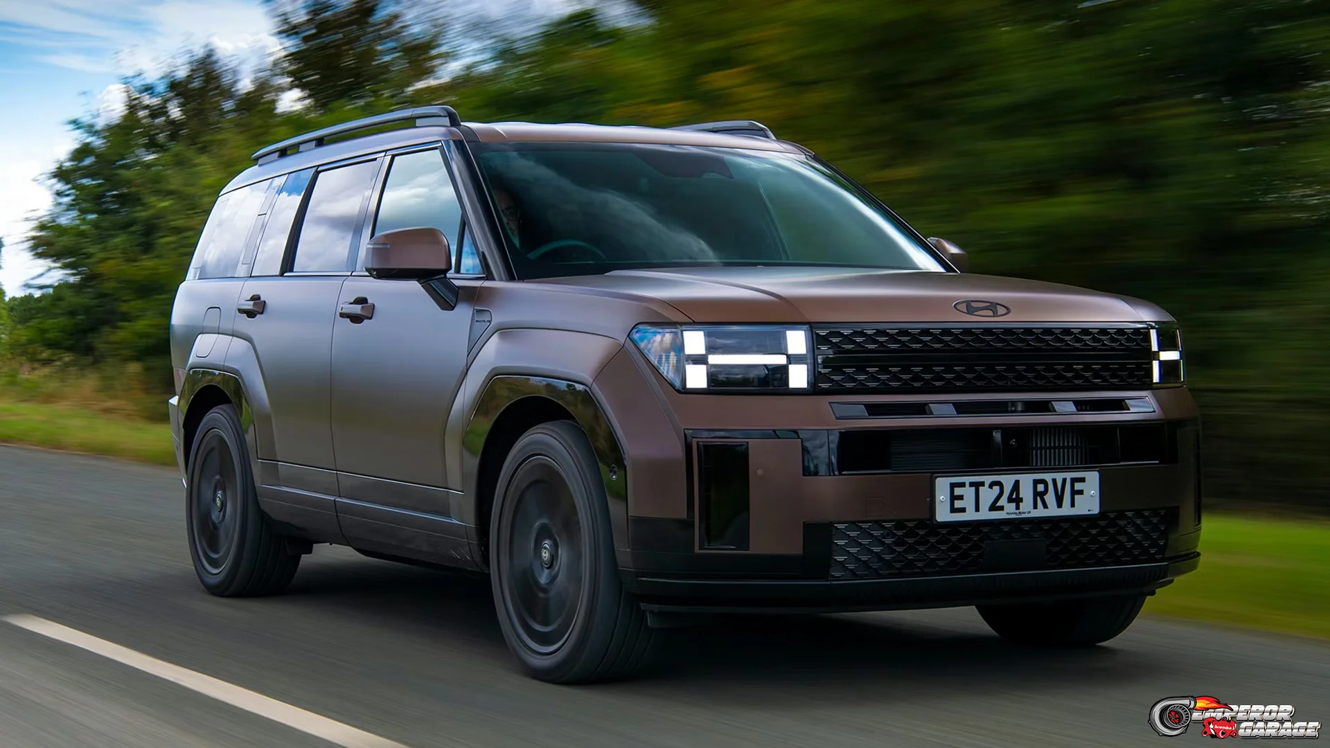 Interior Santa Fe Premium: Layar 24 Inci Dual dan Kursi Ventilasi 3 Baris