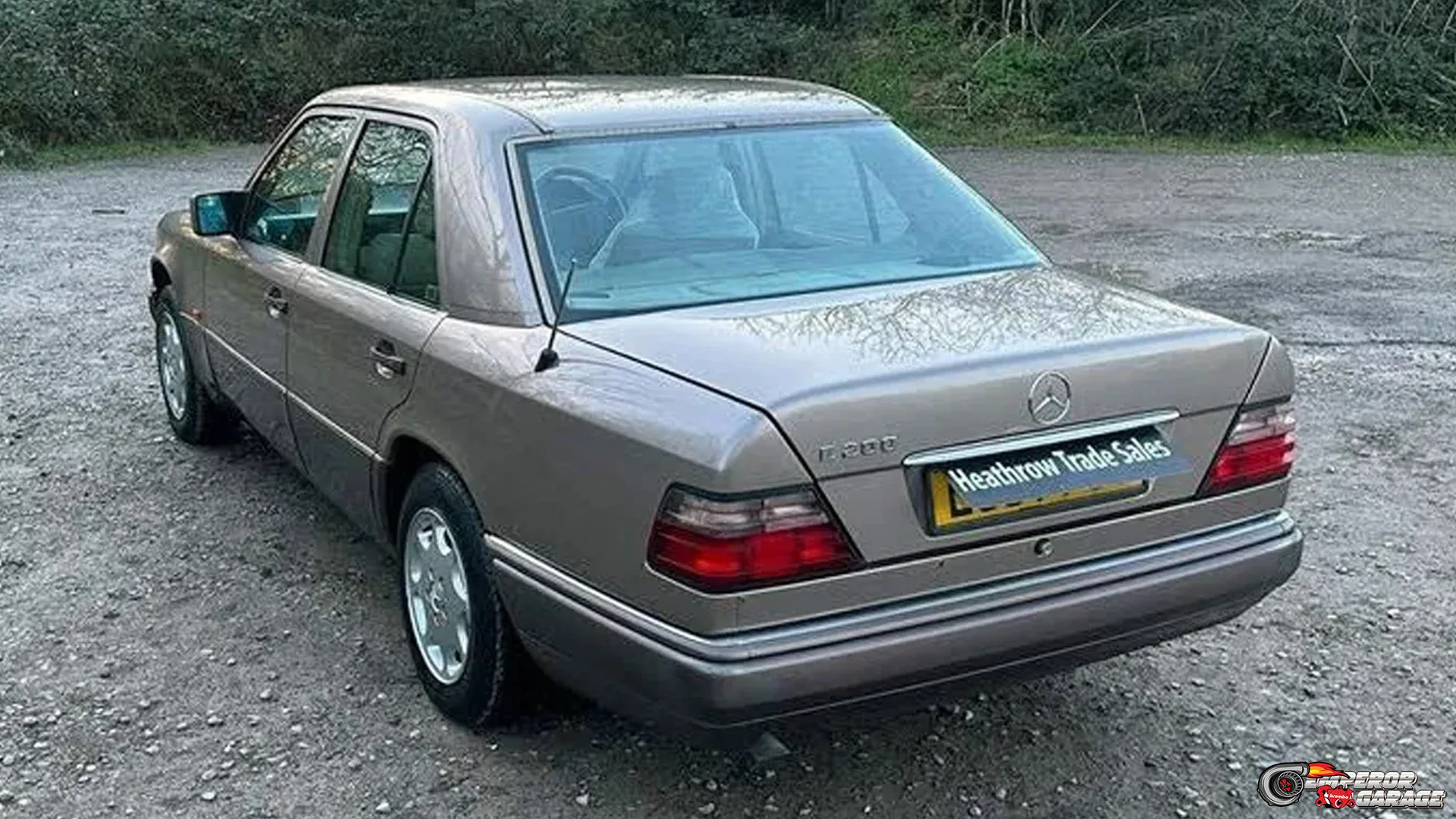 Bukti Mobil Mercedes-Benz W124 Jadi Ikon Otomotif Legendaris